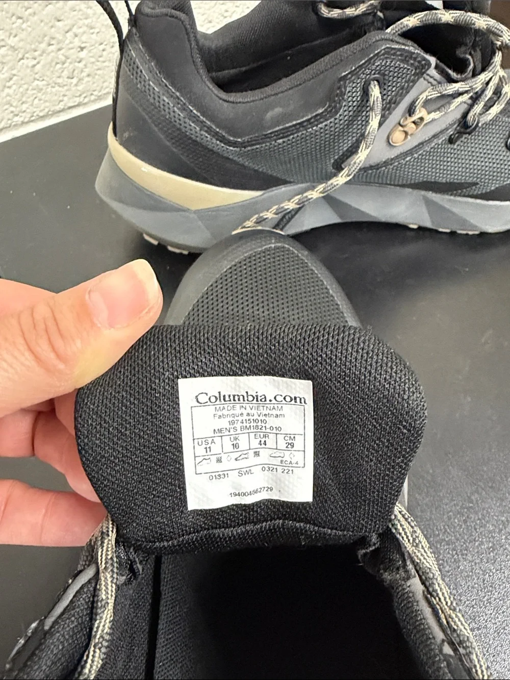 Columbia Men’s Black and Gray Trail Shoes-New never worn